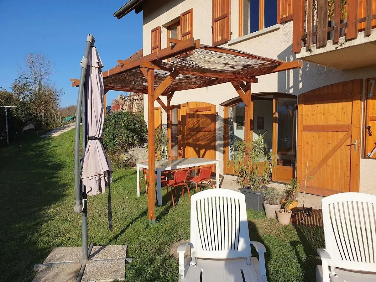 Spacieux Et Charmant T3 Entre Campagne Et Montagne Jarrie 0*,  France